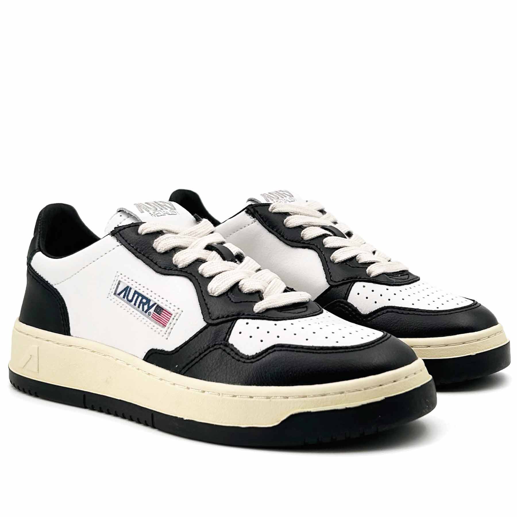 Medalist Low Women Leather Black / White