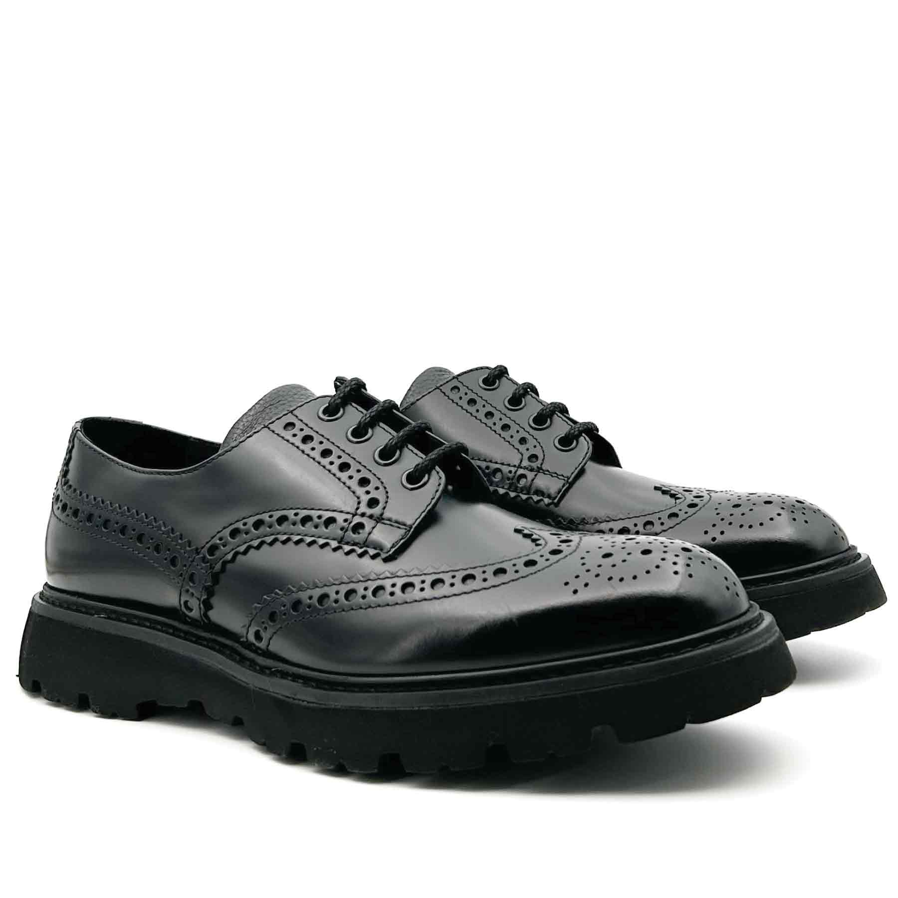 Derby Ostro Black