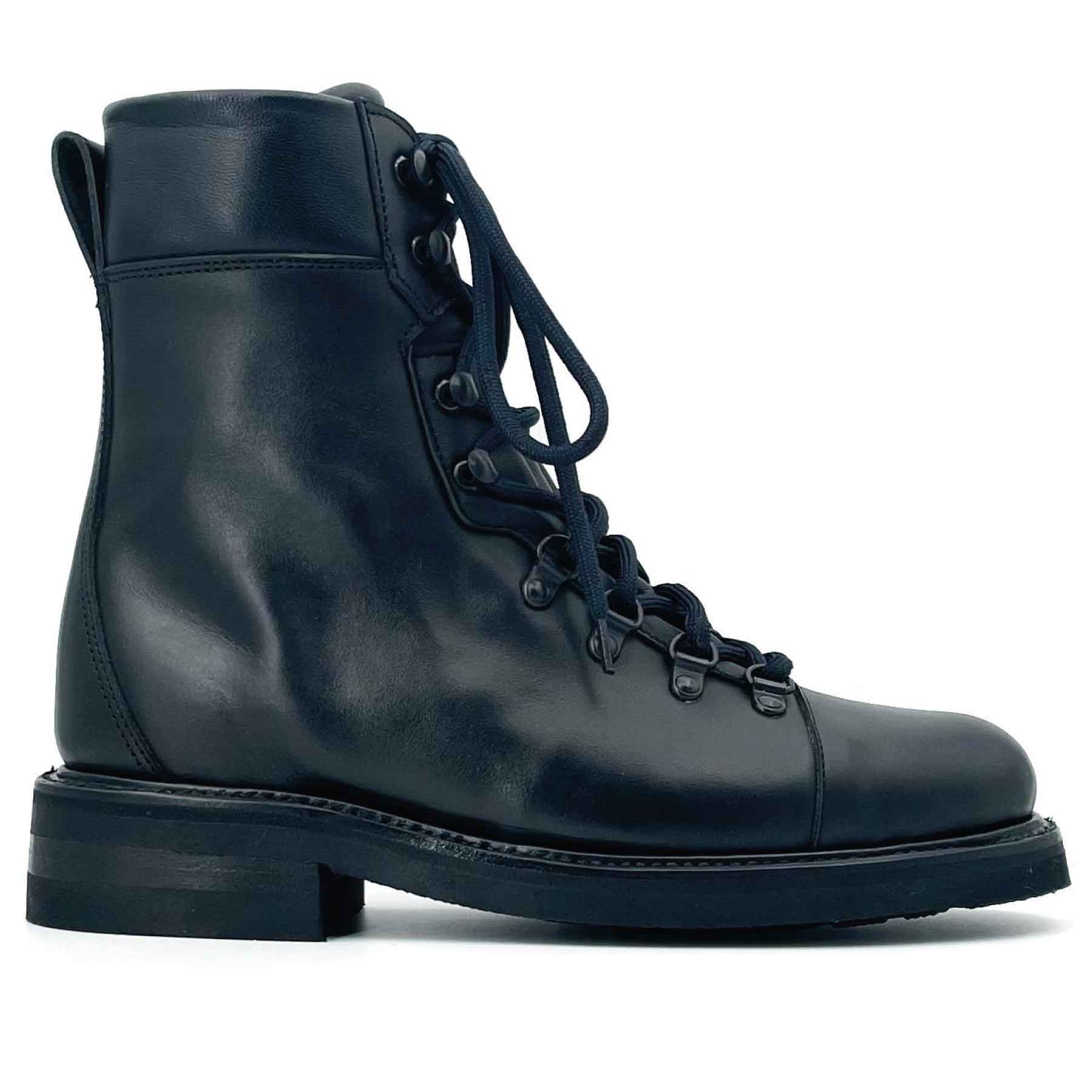 Lace Up Boot Box Calf Black