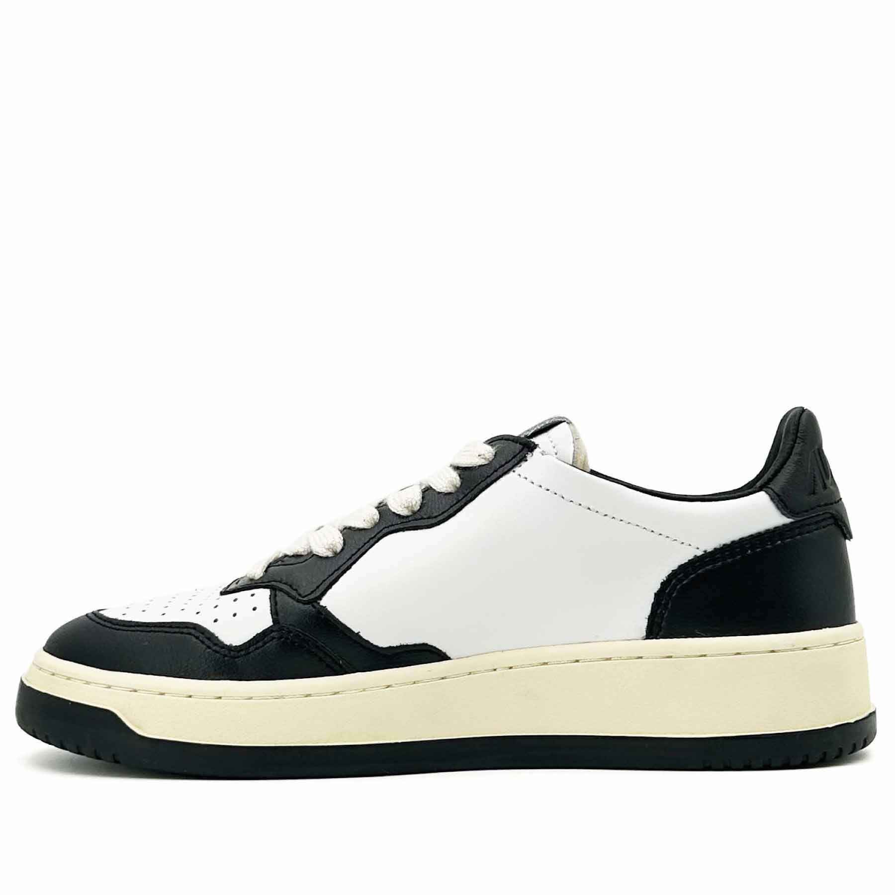 Medalist Low Women Leather Black / White