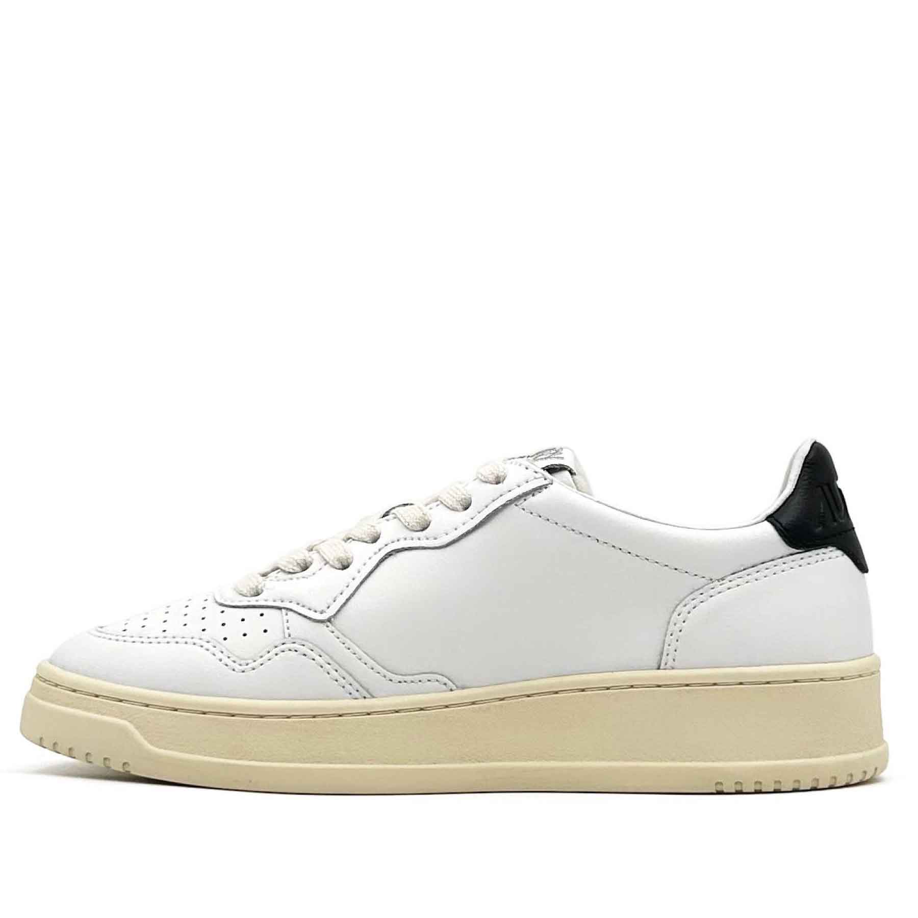 Medalist Low Women White Black Leather