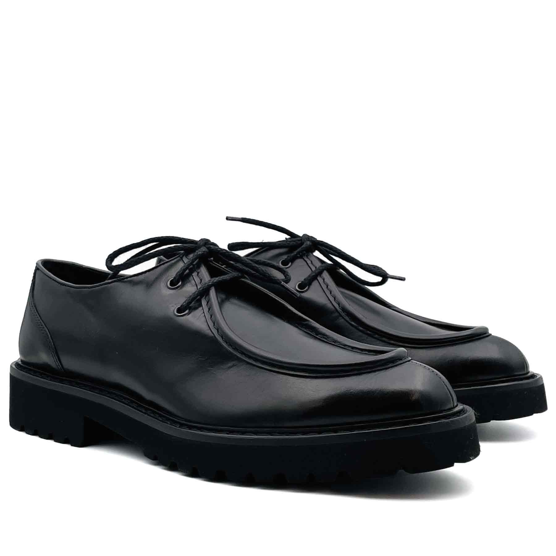 BLACK TWO-HOLE LEATHER LACE-UP