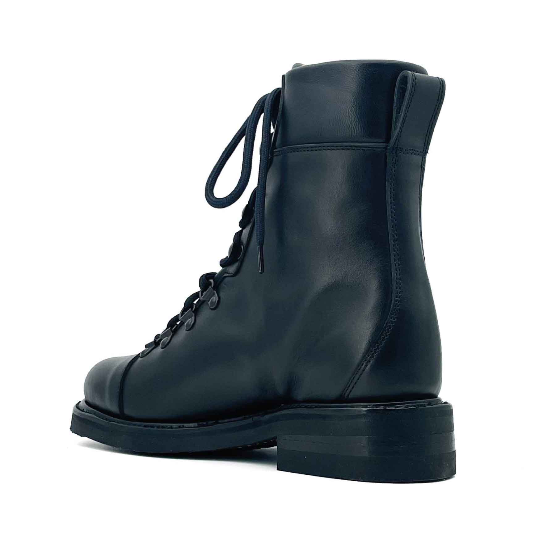 Lace Up Boot Box Calf Black