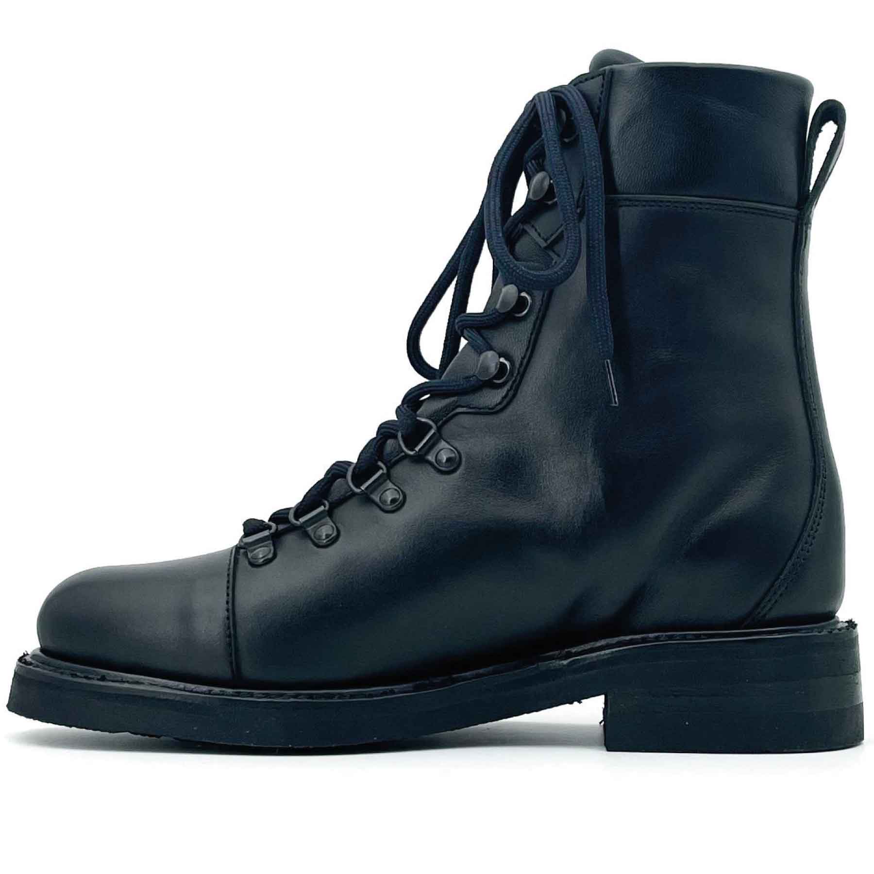 Lace Up Boot Box Calf Black