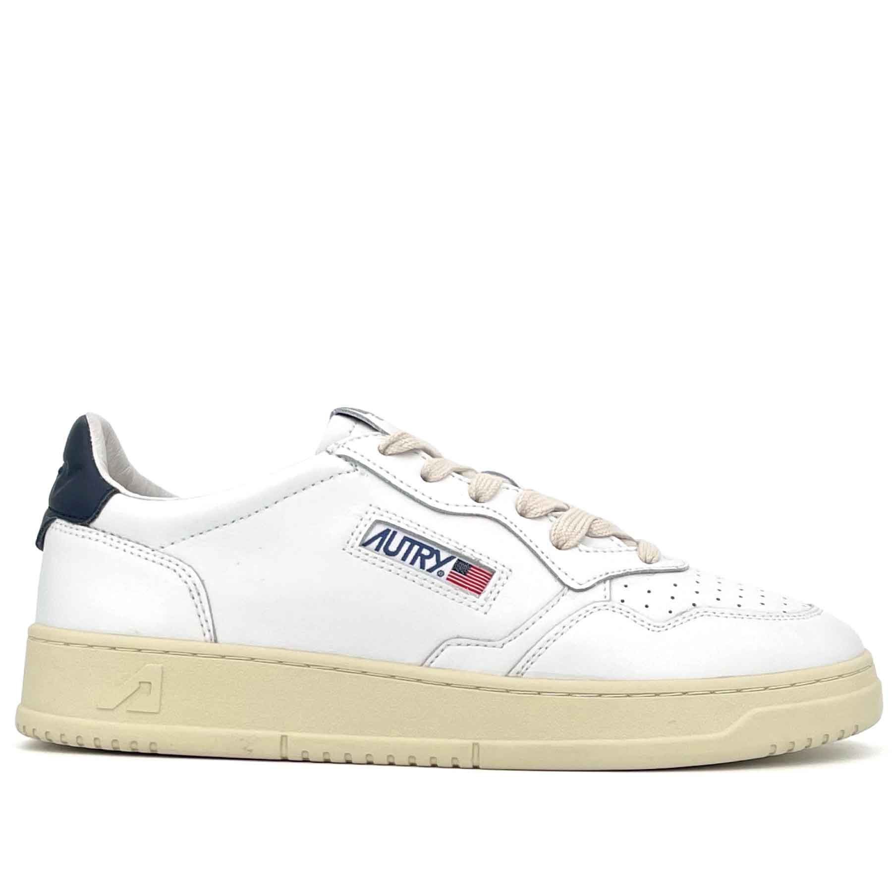 01 Medalist Low Man White Navy Leather