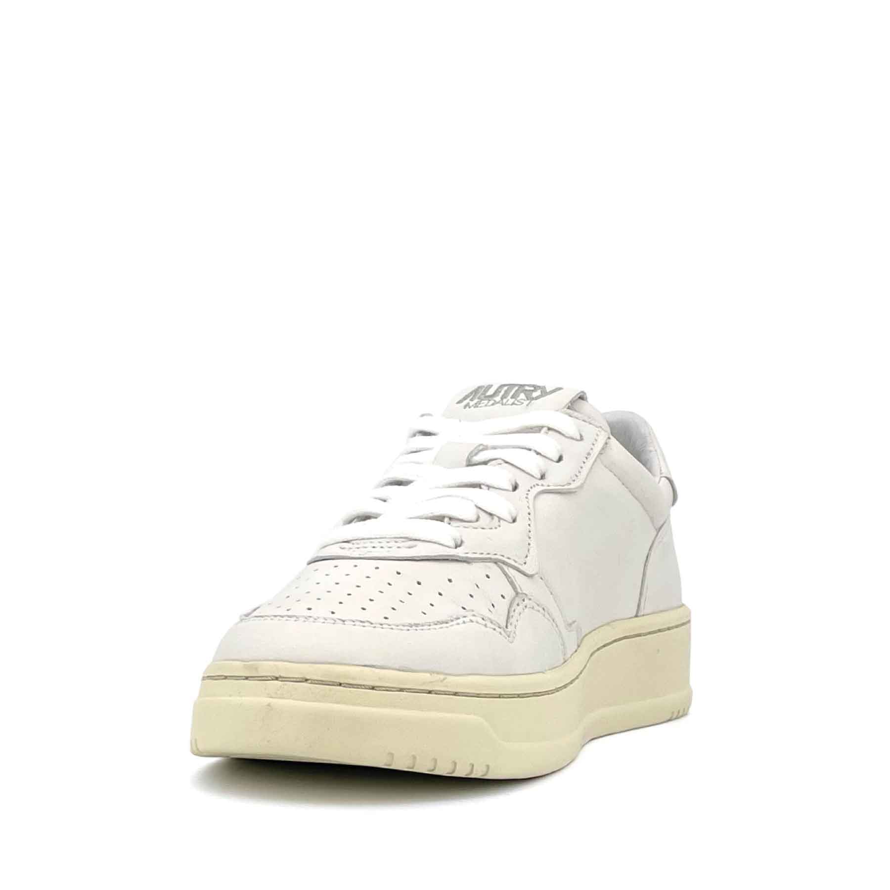 01 Medalist Low Women Goat Leather White White