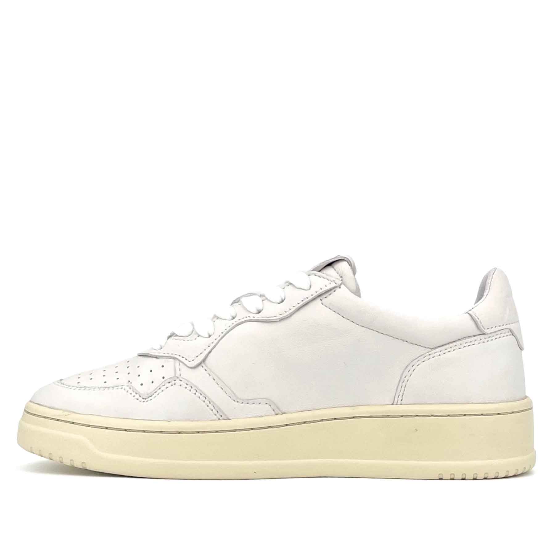 01 Medalist Low Women Goat Leather White White